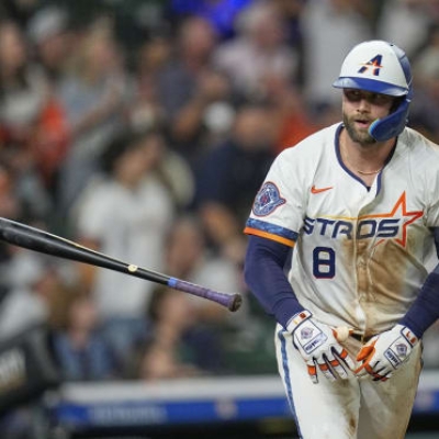 Walker, Altuve la botan y Astros doman a Tigres en Houston