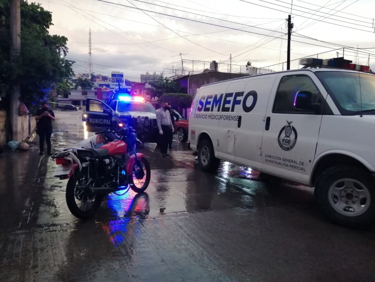 Muere motociclista al ser arrastrado por arroyo en la colonia Antonio Rosales