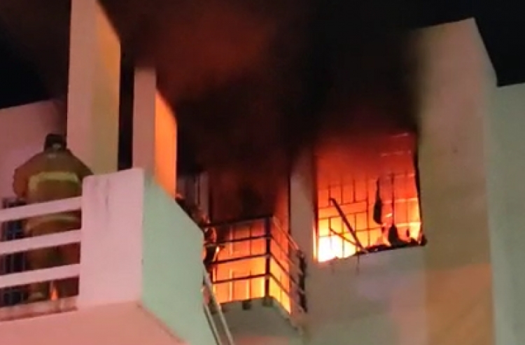 Dos personas incendian departamento en el cuarto piso en Alturas del Sur y se dan a la fuga