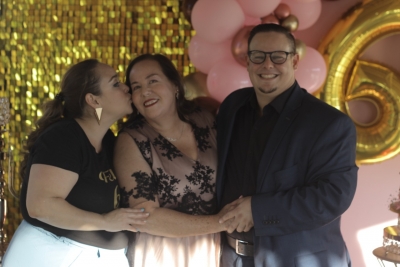 Bendecida y en victoria celebr&oacute; Yolanda C&aacute;rdenas sus 60 a&ntilde;os de vida