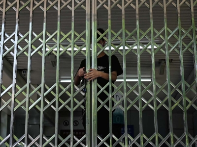 Pek&iacute;n cierra decenas de estaciones de metro ante brote de covid-19