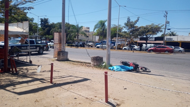De moto a moto, ejecutan a una persona sobre la Calzada Militar, en Culiacán
