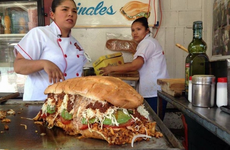 El jitomate, cebolla, torterías y taquerías llevan la inflación a 8.7% en México