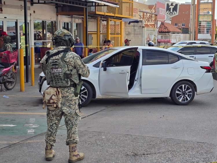 Conductor de auto queda herido en ataque a balazos en estacionamiento de supermercado en Culiac&aacute;n&nbsp;