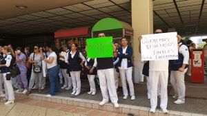 Enfermeras del sector Salud se manifiestan en Palacio