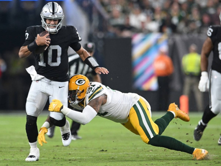Jimmy Garoppolo se luce en triunfo de Raiders sobre Green Bay