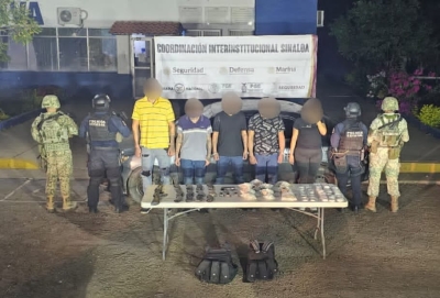 En Santa Fe, al Norte de Culiac&aacute;n; Grupo Interinstitucional detiene a 5 civiles y asegura armas, cargadores, municiones y presunta droga