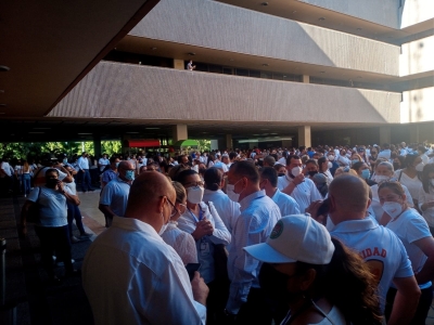 Paga RRM bono por RZ a 14 mil maestros de 13 municipios