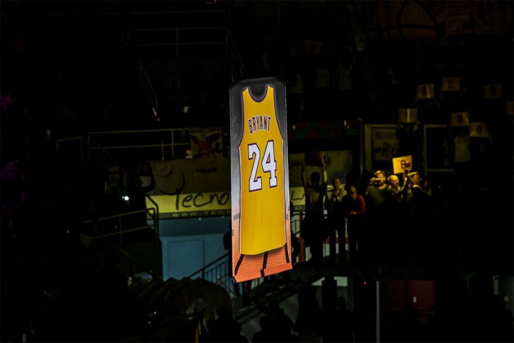 En Italia equipo inmortaliza a Kobe Bryant