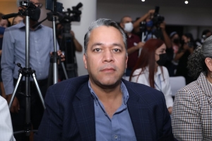 Niega secretario de Finanzas conflicto de intereses en licitaci&oacute;n de suburbans