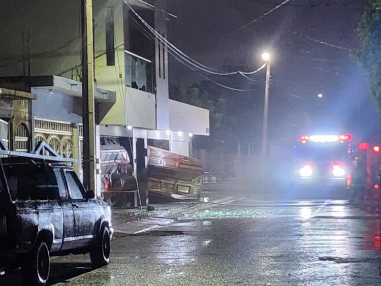 Grupo armado en varios veh&iacute;culos atac&oacute; a balazos la casa de los pap&aacute;s de Markitos Toys