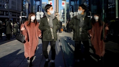 Alertan en Jap&oacute;n declarar estado de emergencia por alza de positivos al Covid