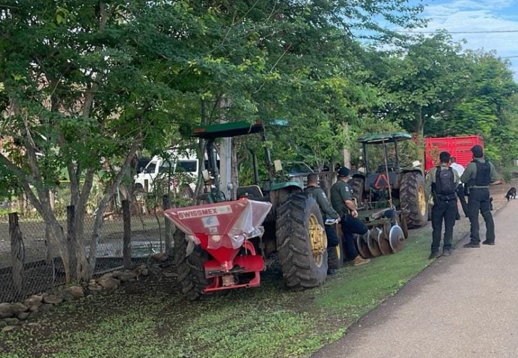 Localizan los cuerpos de 2 mujeres ahogadas que viajaban en un vehículo; fueron arrastradas por corriente de arroyo en Cosalá