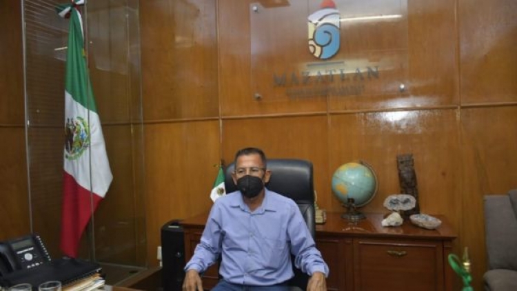 Con solo nivel primaria presidente interino de Mazatl&aacute;n