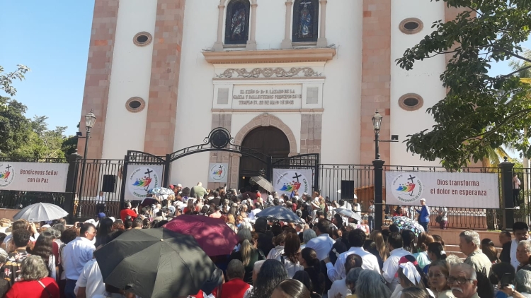 Con procesión y celebración penitencial, católicos de  Culiacán arrancan el Año Jubilar, Año de la Esperanza