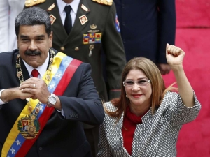 Por conspiraci&oacute;n para el narcoterrorismo entre otros cargos acusan los EEUU a Maduro y a su esposa Cilia Flores