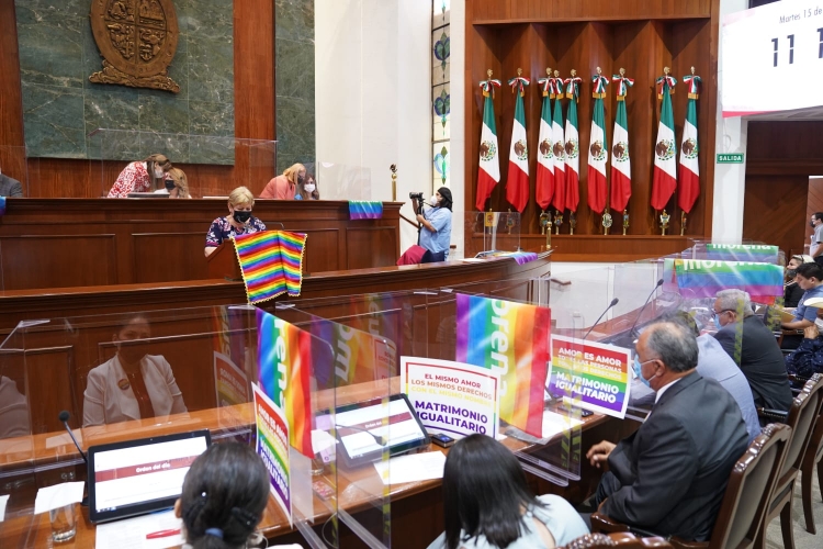 Acatan Comisiones mandato judicial y aprueba matrimonio igualitario en Sinaloa