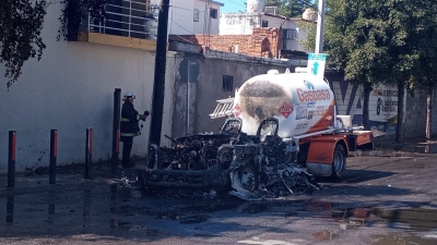Se quema pipa de Gaspasa y evacúan domicilios en Las Estancias, Culiacán