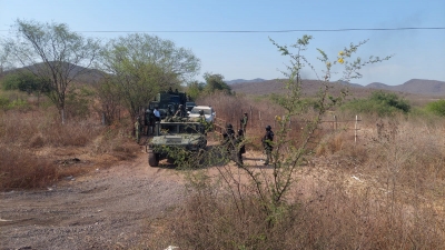 Precursores qu&iacute;micos, y camionetas fueron aseguradas por el Ej&eacute;rcito Mexicano durante recorrido y tras persecuci&oacute;n en el poblado de Lo de Clemente