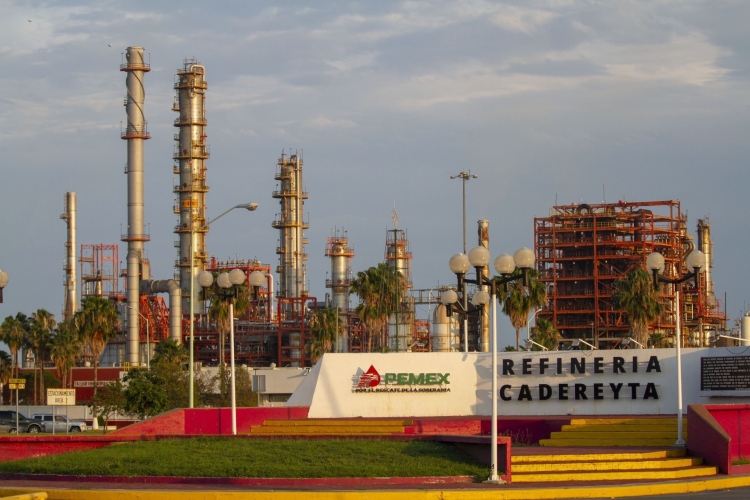 Pemex se hunde: reporta m&iacute;nimos hist&oacute;ricos en producci&oacute;n y desplome de ventas al extranjero durante agosto 2026