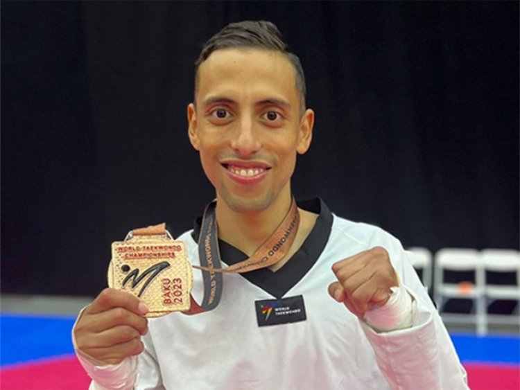 El mexicano Carlos Navarro gana bronce en Campeonato Mundial de Taekwondo, en Azerbaiy&aacute;n