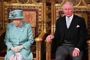 El pr&iacute;ncipe Carlos de Inglaterra da positivo por covid-19