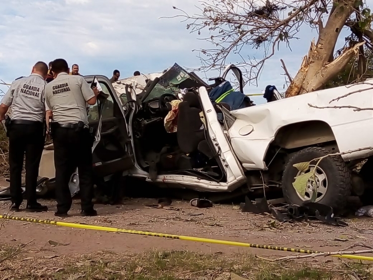 Jóvenes originarios de Jalisco sufren fatal accidente en autopista de Sinaloa