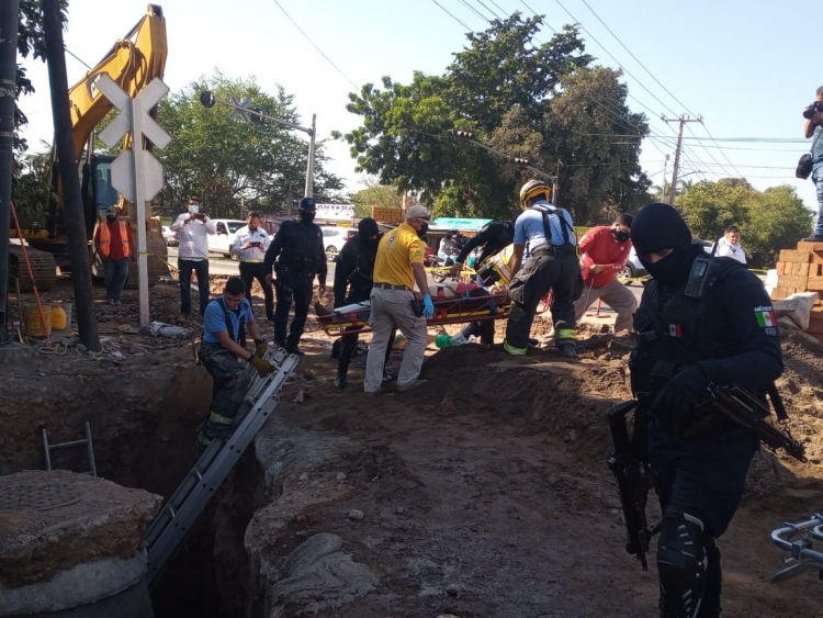 Muere obrero en derrumbe de obra de drenaje, en Culiac&aacute;n