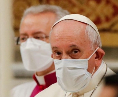 El Papa Francisco se qued&oacute; sentado en ceremonia de fin de a&ntilde;o