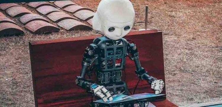 Periodismo automatizado: la Inteligencia Artificial ya escribe noticias, las verifica y ofrece informaci&oacute;n personalizada