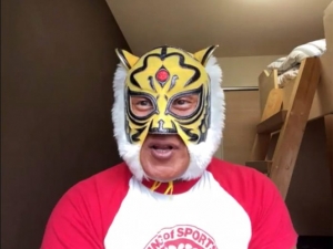 Tiger Mask es arropado por mexicanos; quiere ir al Z&oacute;calo