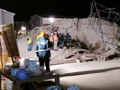 Edificio en Sud&aacute;frica se derrumba; hay al menos 6 muertos y casi 50 personas atrapadas