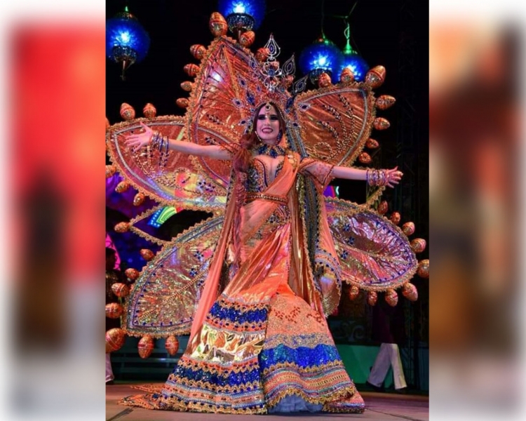 Coronan a &Aacute;ngeles Loya como reina de los Juegos Florales, en Guam&uacute;chil