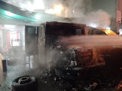 Se incendian dos camiones para el transporte de valores