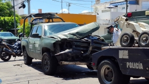 Accidente de tr&aacute;nsito deja cuatro soldados y un civil lesionados en Culiac&aacute;n
