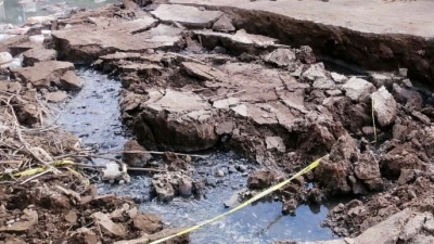 Acude Ayuntamiento a denuncia de socav&oacute;n en colonia de Navolato