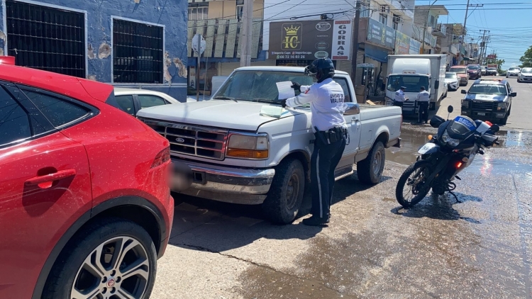 Por denuncias la policía municipal realizó operativo en la calle Juárez