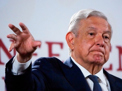 Promete López Obrador reformas electoral y GN para este mes