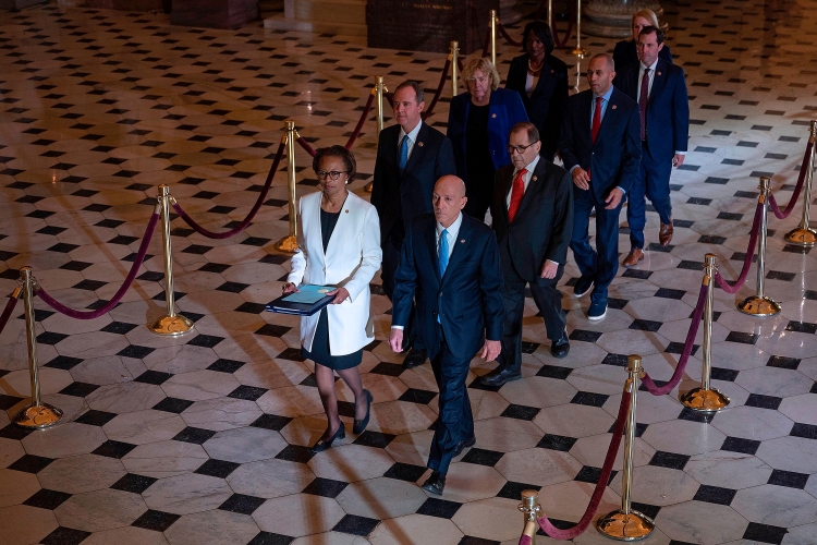 En el Senado de EU da comienzo el juicio político contra Trump