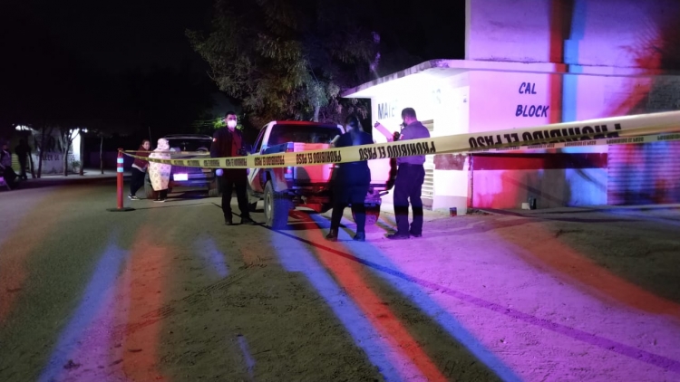 Trasladan cuerpo sin vida en la caja de una camioneta y los encuentra la polic&iacute;a