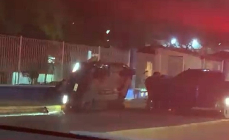 Carambola de tres veh&iacute;culos deja dos personas lesionadas frente a Ciudad Universitaria, en Culiac&aacute;n