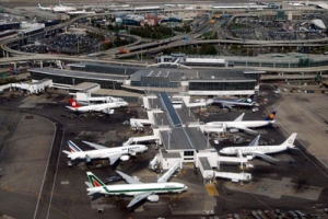 Aeropuertos de EEUU en caos por cierre del gobierno