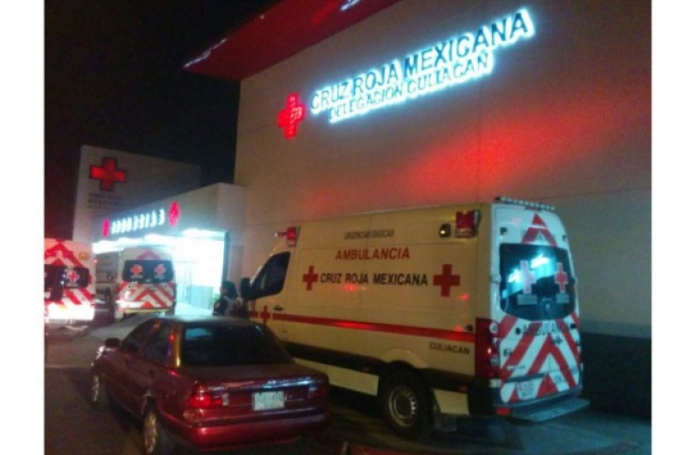 Adolescente ingresa a hospital herido por disparo que recibió en la madrugada, en Culiacán