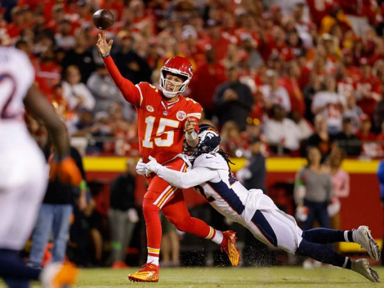 Kansas City y Mahomes mantienen su hegemon&iacute;a sobre Denver
