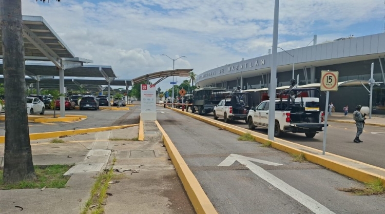 Ataque armado y persecuci&oacute;n en Mazatl&aacute;n deja a un conductor herido; la v&iacute;ctima se refugi&oacute; en el Aeropuerto