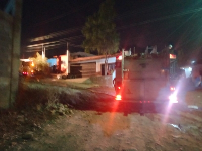 Bomberos sofocaron incendio en una casa de la colonia Francisco Alarcón en Culiacán