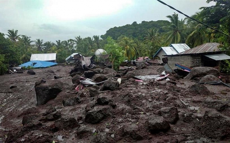 Inundaciones dejan al menos 44 muertos en Indonesia