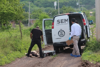 Hallan a un hombre asesinado a golpes, en la salida sur de Culiac&aacute;n