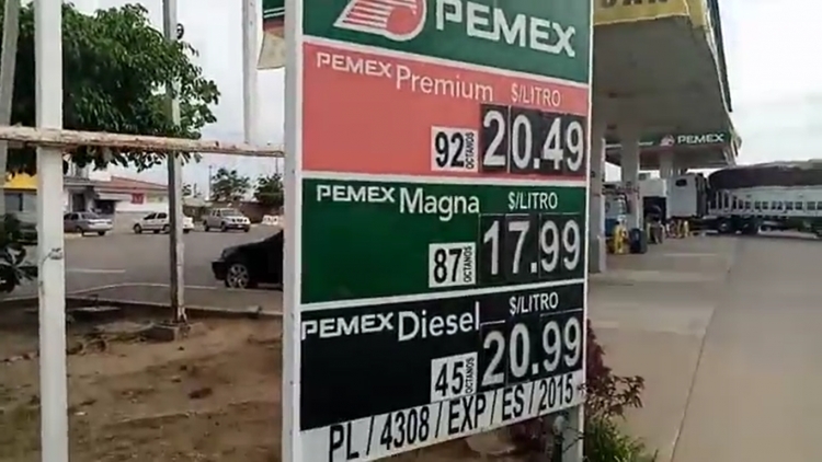 Sorpresiva baja del precio de la gasolina