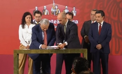 AMLO, firm&oacute; una iniciativa de ley para &ldquo;poner orden&rdquo; en el outsourcing